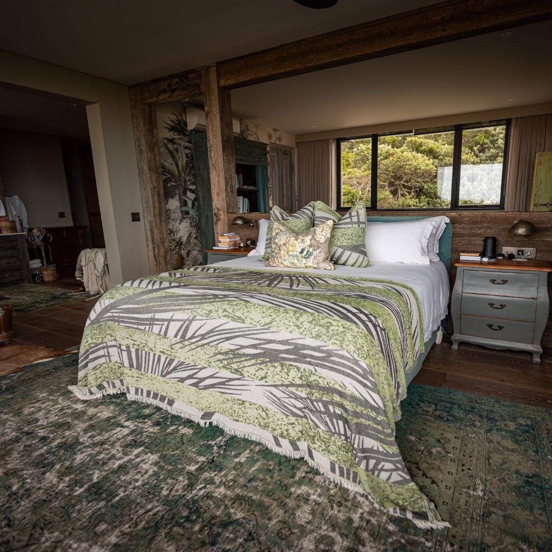Palm Leaf Green Bed Throw